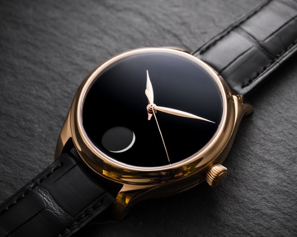 MOSER & CIE. 极尽黑暗