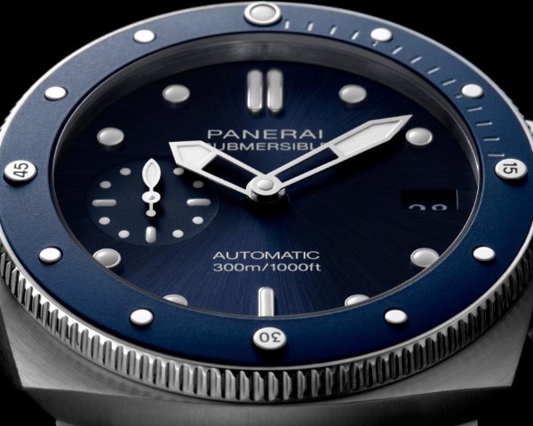 Panerai Submersible Blu Notte  优雅潜水去